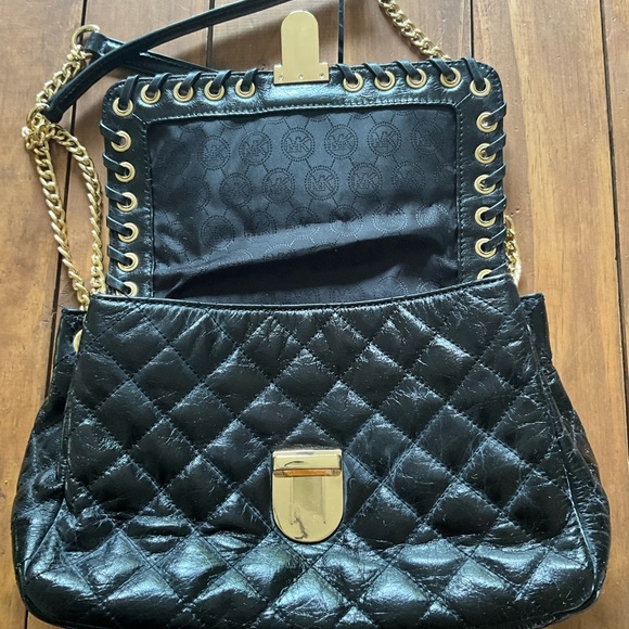 Pre loved Michael Kors quilted leather bag. - Picture 3 of 3